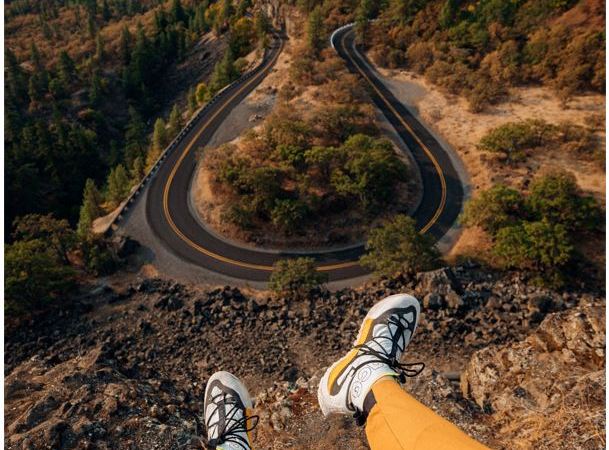 Person sitting on the edge of a cliff by https://unsplash.com/@karsten116